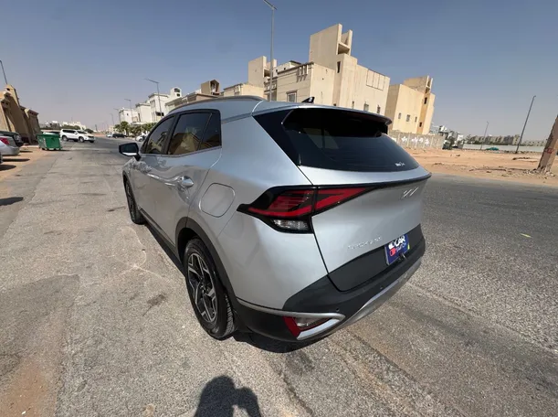 Car image 7