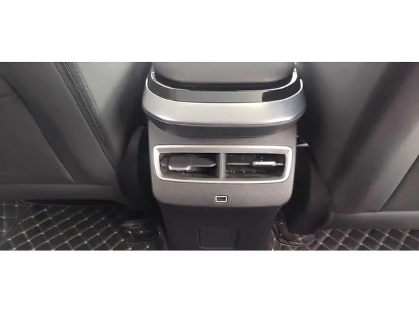Car image 29