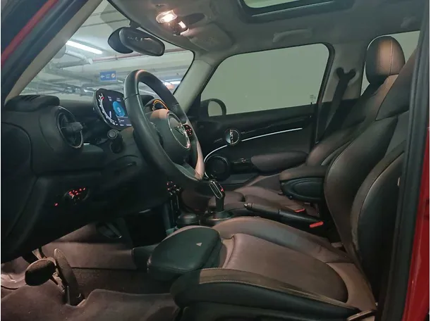 Car image 12