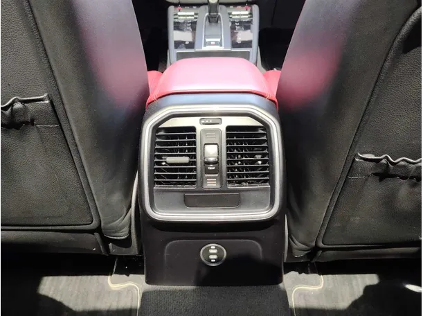 Car image 30