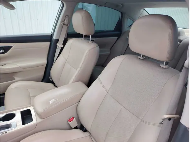 Car image 15