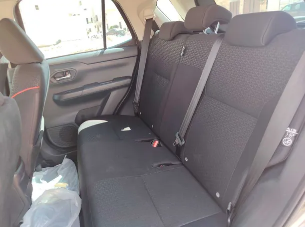 Car image 15