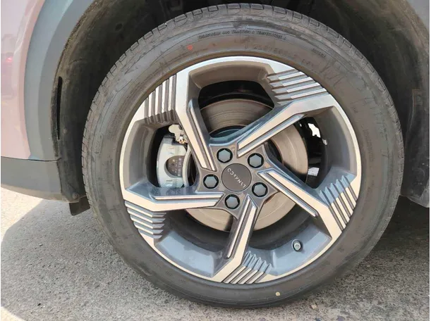 Car image 10