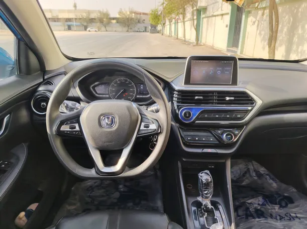 Car image 19