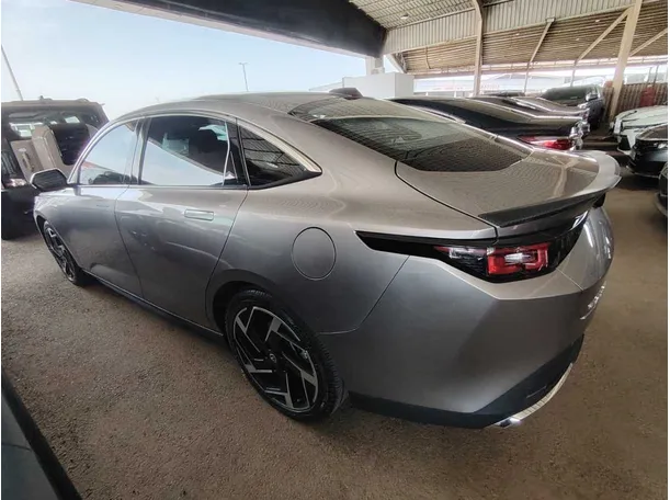 Car image 8