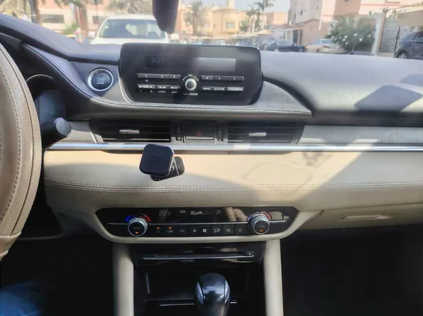 Car image 25