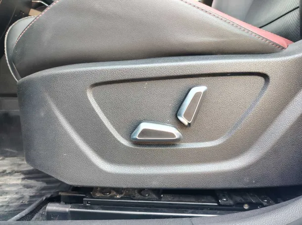 Car image 27