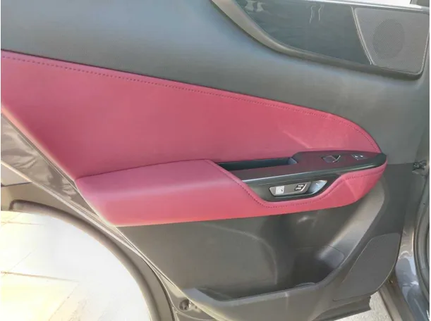 Car image 37