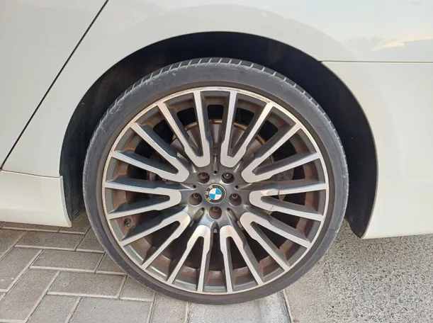 Car image 9