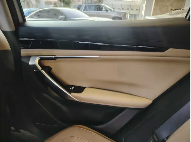 Car image 33