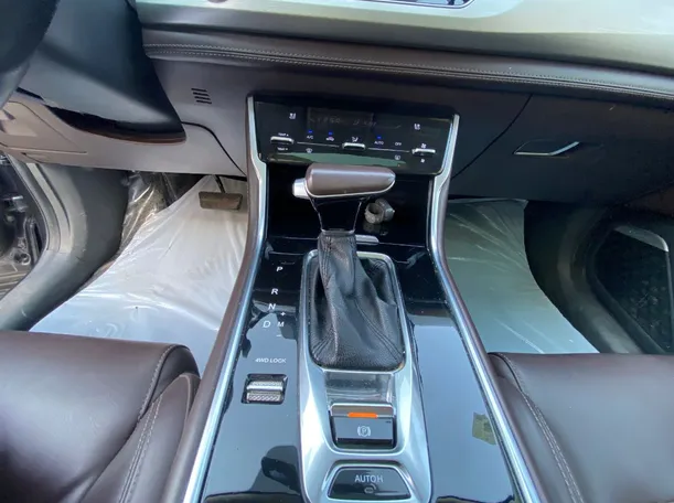 Car image 16