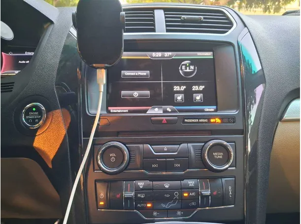 Car image 17