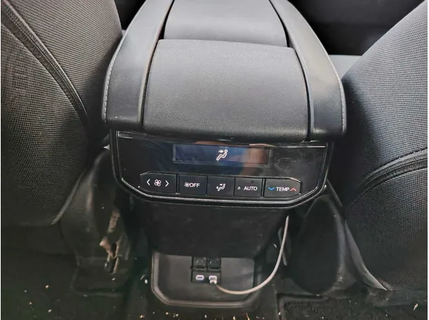 Car image 38