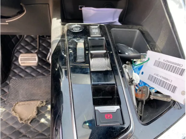 Car image 16