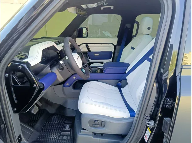 Car image 16