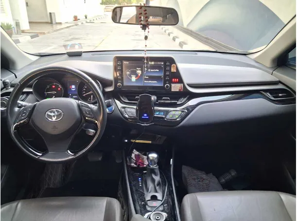 Car image 14