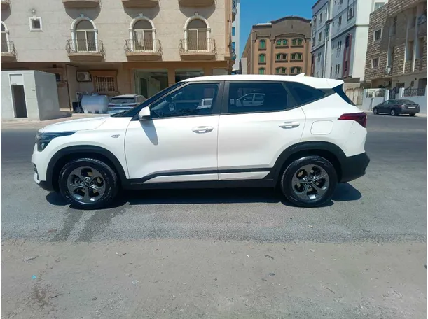 Car image 8