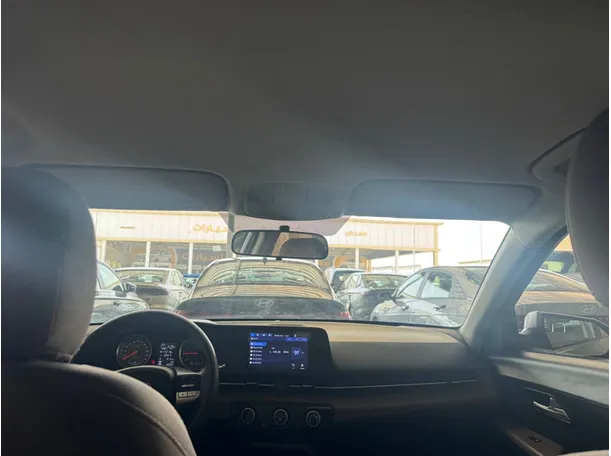 Car image 14