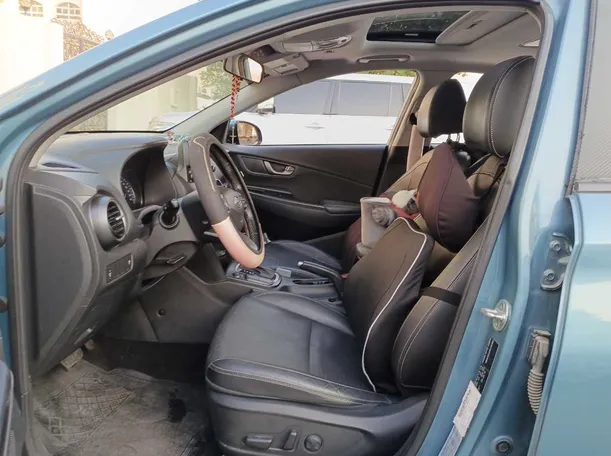 Car image 12
