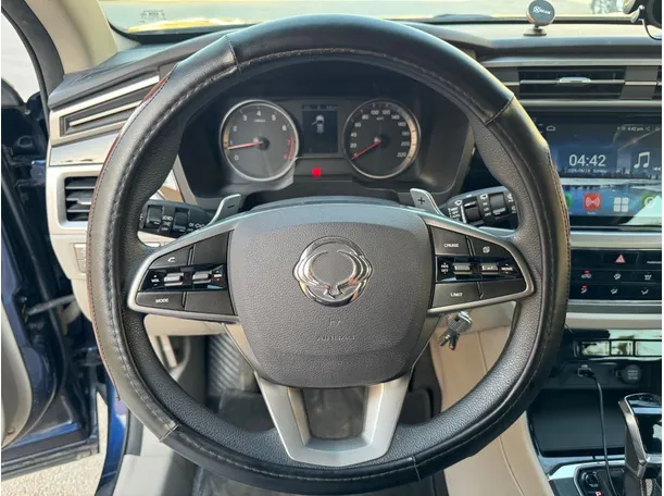 Car image 19