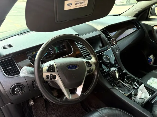 Car image 11