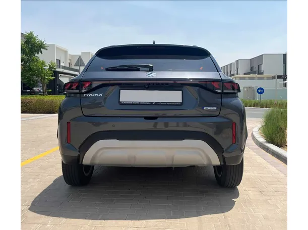 Car image 9