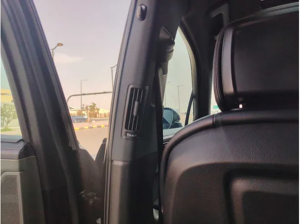Car image 36