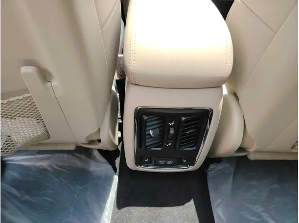 Car image 32