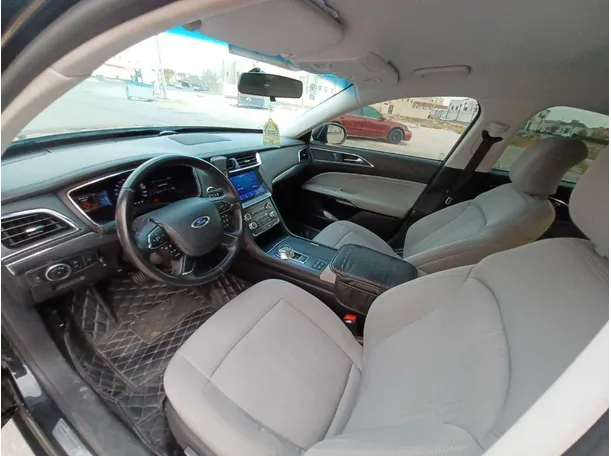 Car image 11
