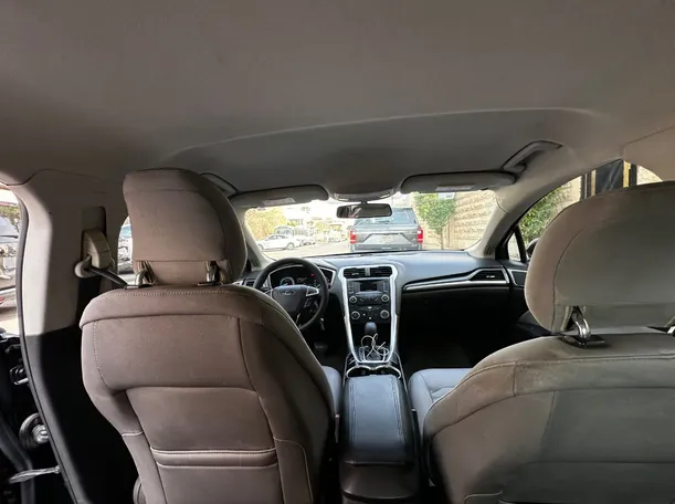 Car image 15