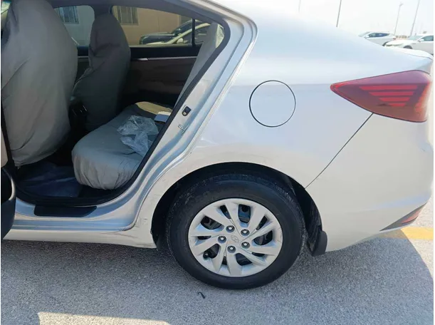 Car image 14
