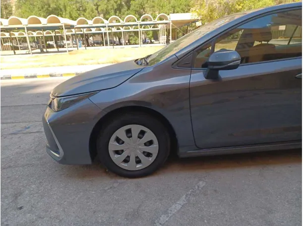 Car image 9