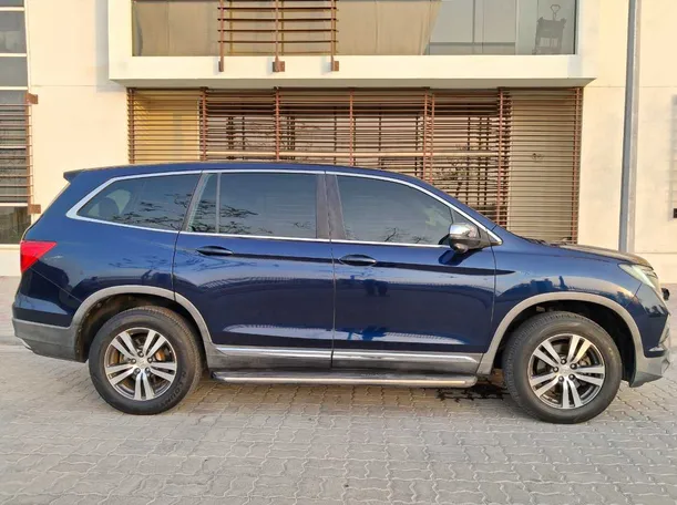 Car image 4