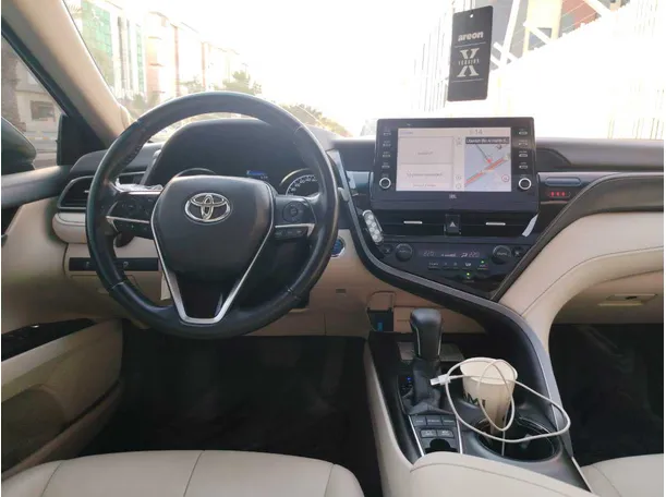 Car image 19