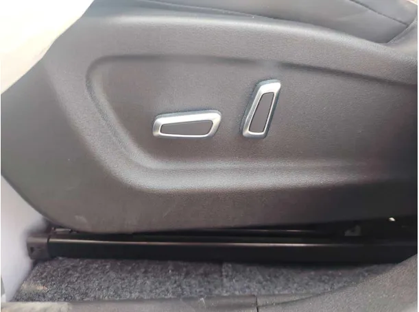 Car image 27