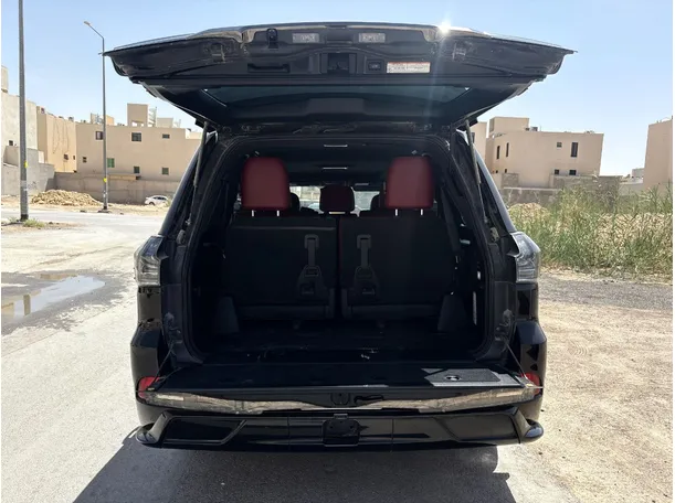 Car image 24