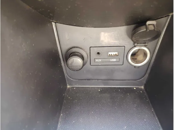 Car image 27