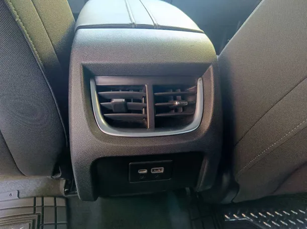 Car image 30