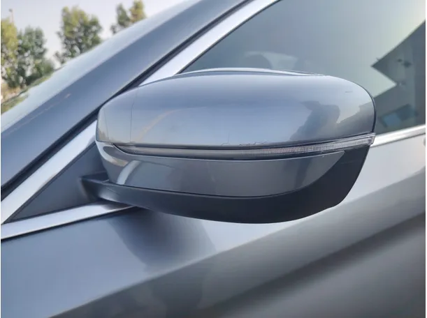 Car image 28