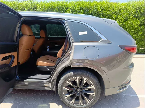 Car image 17