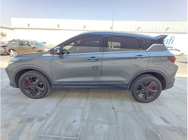 Car image 4