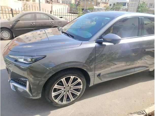 Car image 9