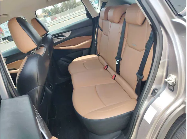 Car image 15