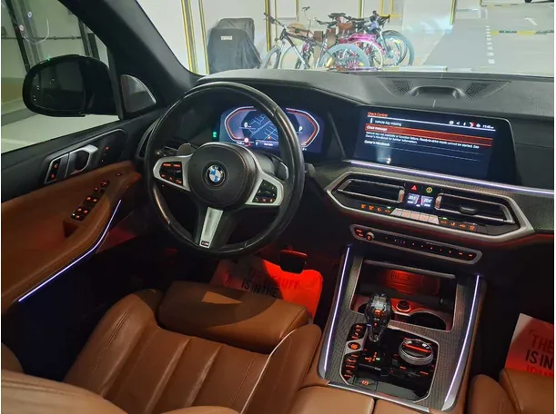 Car image 17