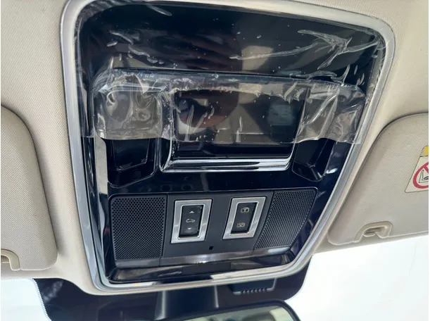 Car image 34