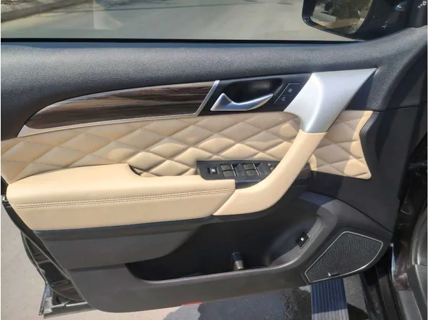 Car image 11