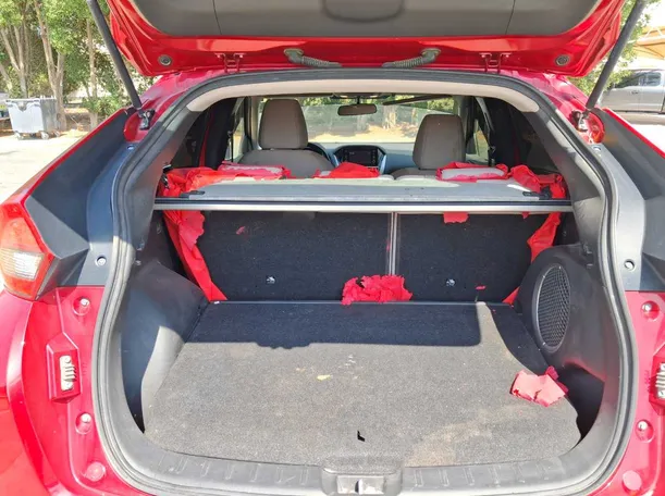 Car image 19