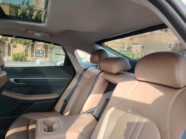Car image 20
