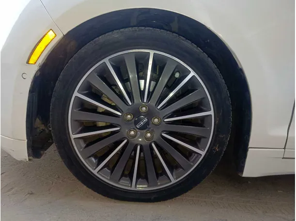 Car image 10