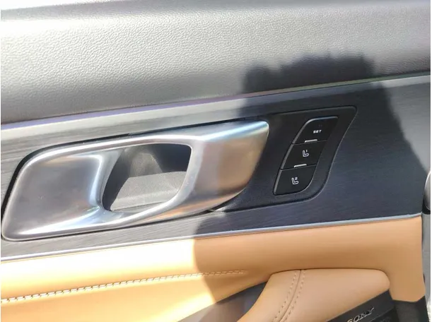 Car image 39